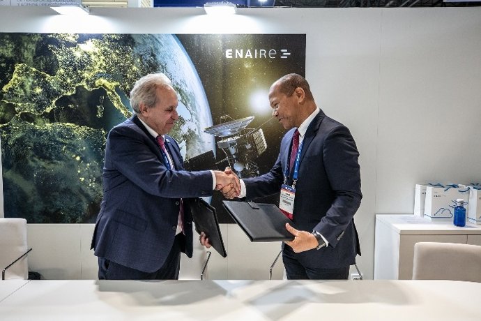 El CEO de ASA, Jorge Benchimol Duarte, y el director general de Enaire, Ángel Luis Arias.