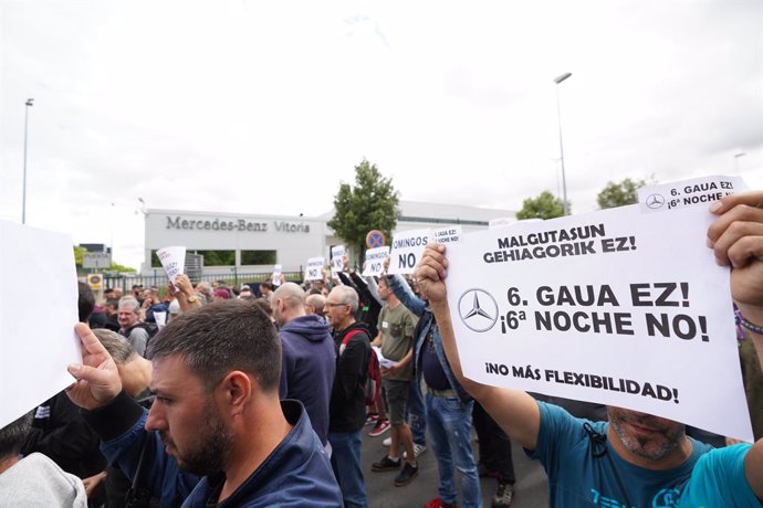 Manifestación de trabajadores de Mercedes-Benz en Vitoria-Gasteiz