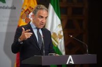 Bendodo reconoce "déficit" de profesionales sanitarios para afrontar el verano: "Las bolsas se agotaron hace meses"