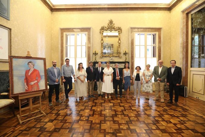 Presentación del retrato de Margalida Duran en la Sala del Senado del Parlament.