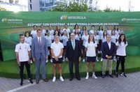 La selección femenina de fútbol visita la sede de Iberdrola
