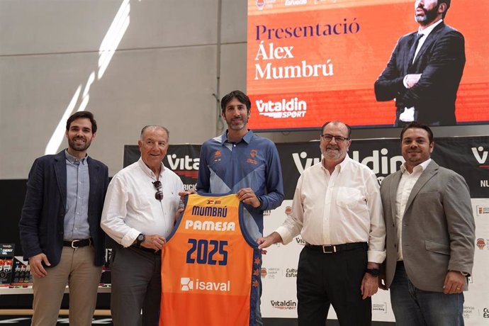 Álex Mumbrú, durante su presentación como nuevo entrenador de Valencia Basket