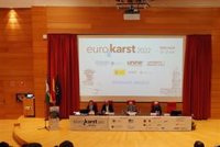 La conferencia europea Eurokarts 2022 expone en la UMA los últimos avances científicos sobre aguas subterráneas