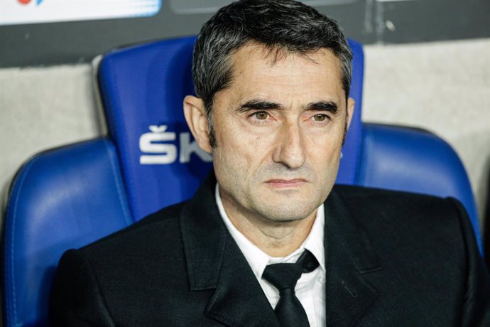 Archivo - Ernesto Valverde from Spain of FC Barcelona during La Liga match between RCD Espanyol and FC Barcelona and at RCD Stadium on January 04, 2020 in Barcelona, Spain.