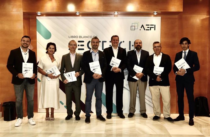 Presentación del primer Libro Blanco de 'RegTech' en España, elaborado por la Asociación Española de Fintech e Insurtech (AEFI).
