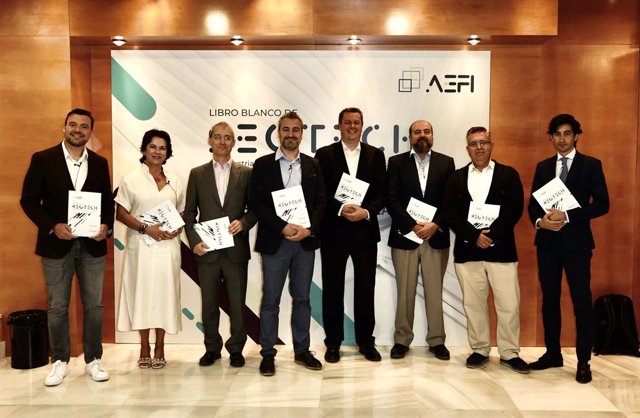 Presentación del primer Libro Blanco de 'RegTech' en España, elaborado por la Asociación Española de Fintech e Insurtech (AEFI).