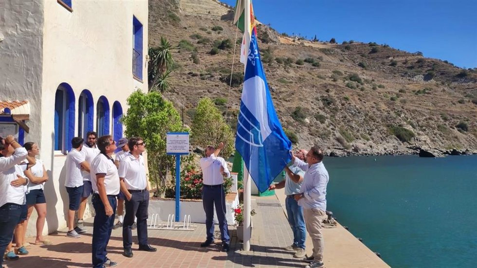 Izado de Bandera Azul en Marina del Este