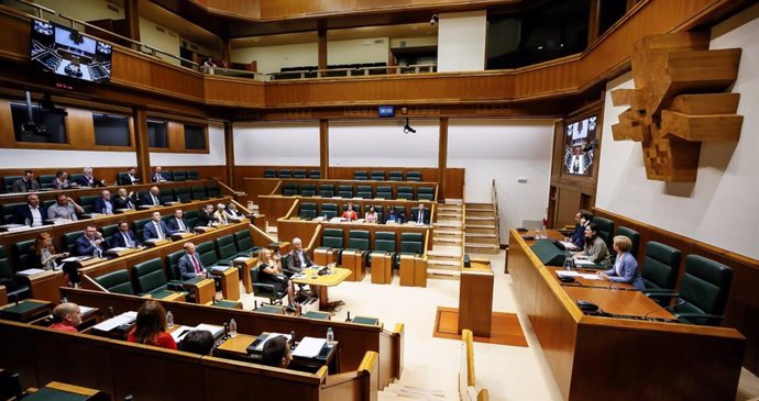 Una delegación del Parlamento de Sajonia en la Cámara vasca