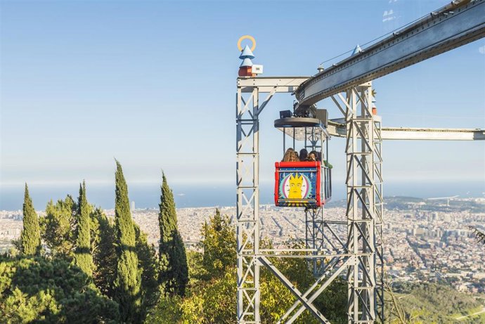 Archivo - El parque de atracciones Tibidabo de Barcelona inicia su temporada de verano este miércoles.