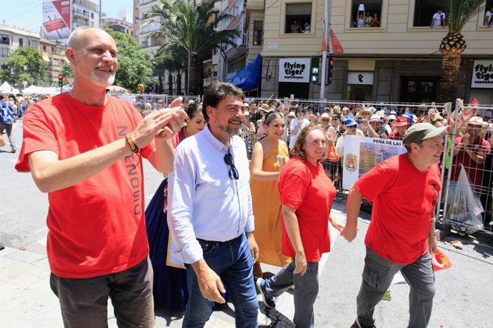 Pirotecnia Zarzoso retumba Luceros con la masclet más larga del concurso hasta el momento