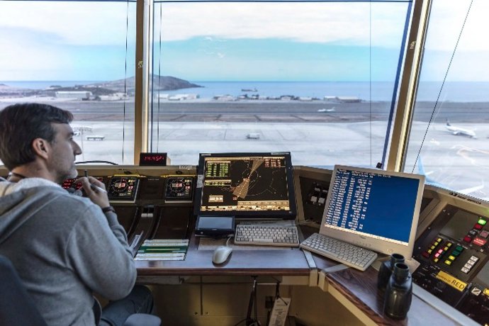 Enaire convocará 137 nuevas plazas de controladores aéreos.