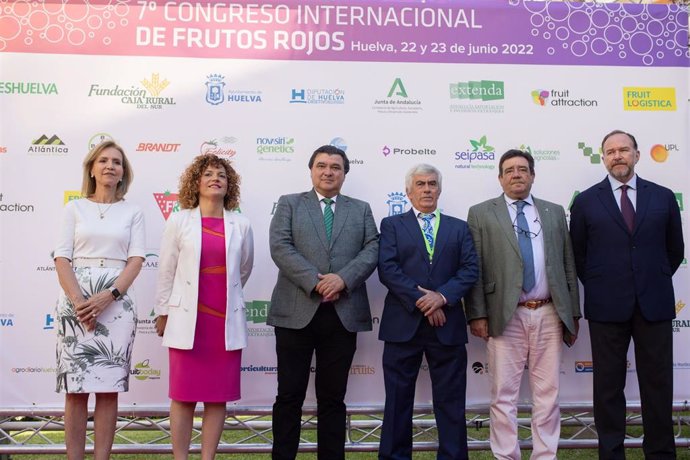 Autoridades en la inauguración del VII Congreso Internacional de Frutos Rojos.