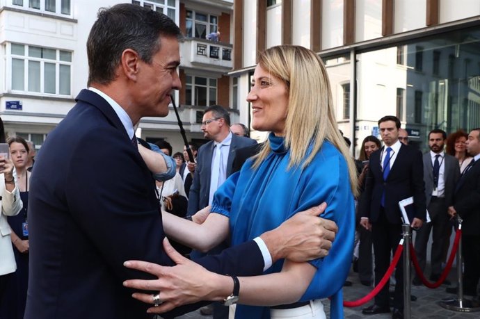 El presidente del Gobierno, Pedro Sánchez, y la presidenta del Parlamento Europeo, Roberta Metsola