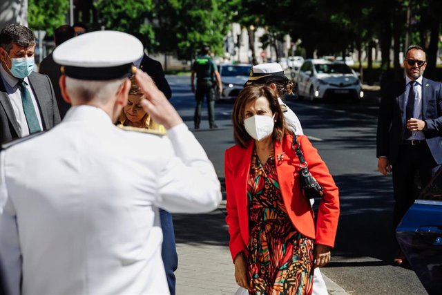 La ministra de Defensa, Margarita Robles, a su llegada a la clausura del XXIII Curso de Estado Mayor de las Fuerzas Armadas, en el Centro Superior de Estudios de la Defensa Nacional (CESEDEN), a 22 de junio de 2022, en Madrid (España).