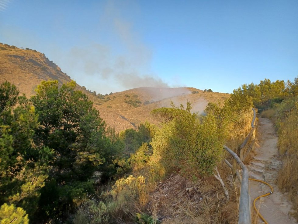 Incendio forestal en el parque natural de la Serra Gelada en Benidorm (Alicante)