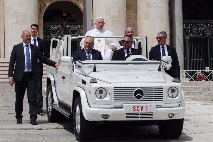 El Papa a su llegada a la audiencia general de este miércoles 