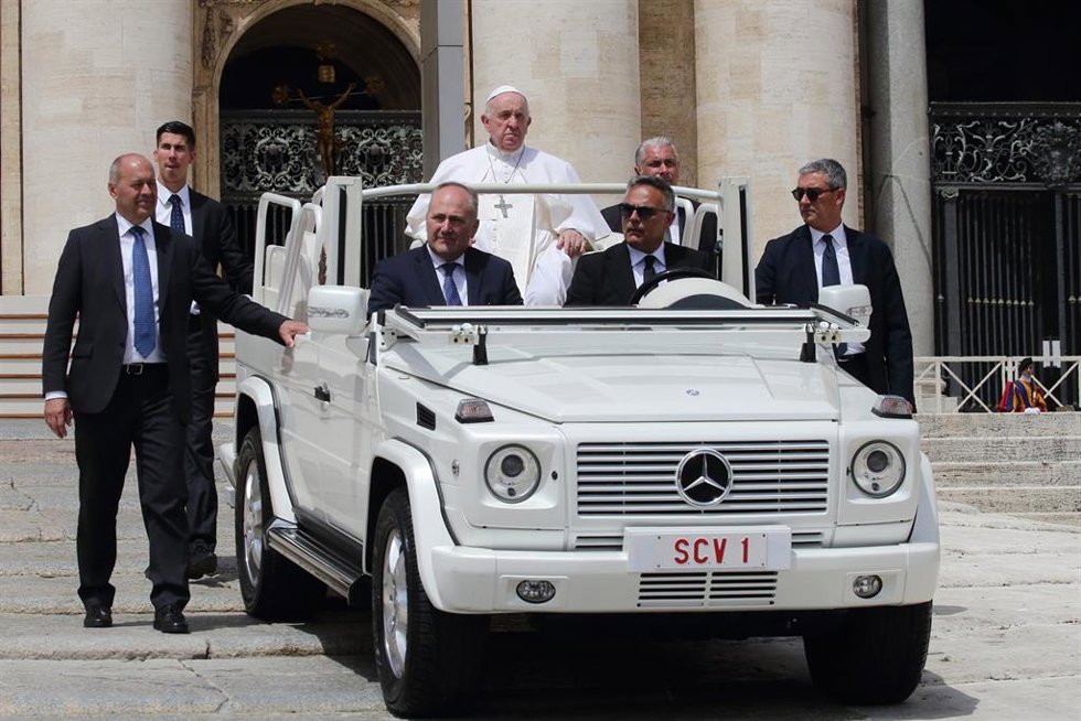 El Papa a su llegada a la audiencia general de este miércoles