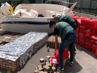 Diez detenidos en Almería de una red que distribuía hachís por toda Europa en camiones con dobles fondos