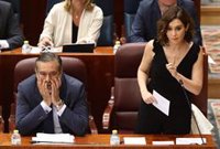 Ayuso dice que la bandera de España representa la igualdad de "mujeres, hombres, transexuales, homosexuales y heteros"