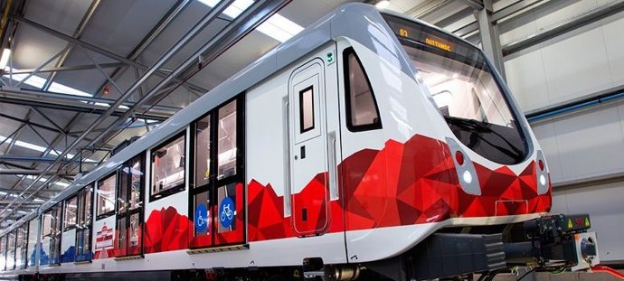 Archivo - Tren de CAF para el metro de Quito