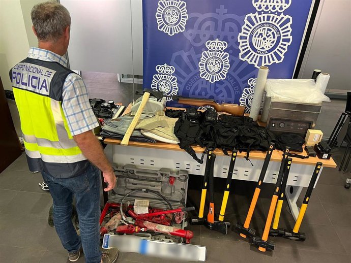 Efectos intervenidos una organización criminal altamente especializada en robos con fuerza, concretamente en el asalto a viviendas con violencia o intimidación con armas de fuego.