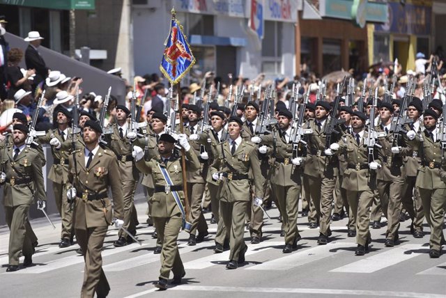 Efectivos de la Guardia Real durante el acto central conmemorativo del Día de las Fuerzas Armadas el pasado 28 de mayo en Huesca