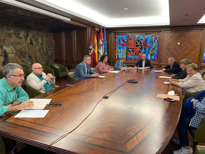 El alcalde de León, José Antonio Diez, preside la Junta de Gobierno Local del Ayuntamiento de León de este jueves.