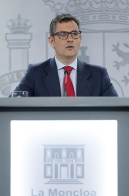 El ministro de la Presidencia, Relaciones con las Cortes y Memoria Democrática, Félix Bolaños, comparece después de su reunión con la consellera de la Presidencia de la Generalitat de Cataluña, en el Palacio de La Moncloa, a 22 de junio de 2022, en Madr
