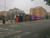El pleno de Sevilla aprueba inyectar 20,1 millones para el "tranvibús" de Sevilla Este y dos nuevos trenes del tranvía