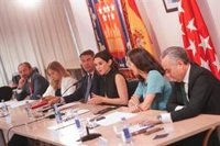 Ayuso advierte de que el Gobierno va a "asfixiar" económicamente a Madrid