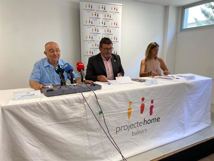 El presidente de las tres fundaciones de Projecte Home Baleares, Bartomeu Catalá, el presidente ejecutivo, Jesús Millor, y la subdirectora del programa Eureka, Maria Fernández.