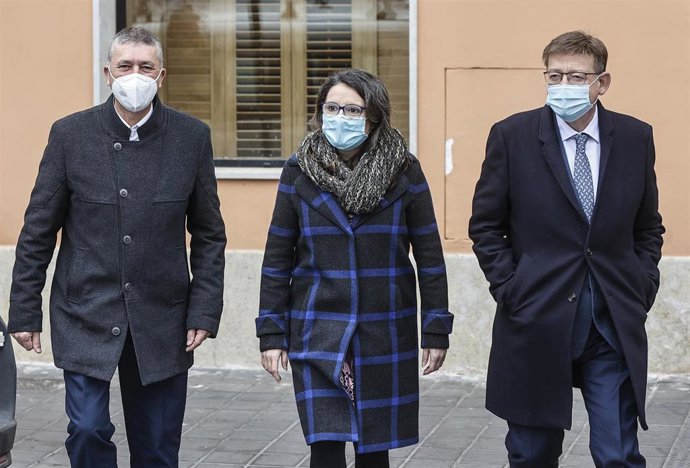 Archivo - (I-D) El conseller de Economía Sostenible, Sectores Productivos, Comercio y Trabajo, Rafa Climent; la vicepresidenta y consellera de Igualdad y Políticas Inclusivas, Mónica Oltra y el presidente de la Generalitat, Ximo Puig