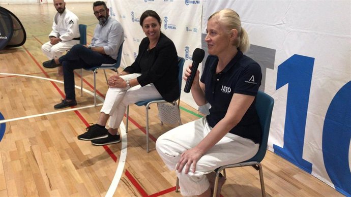 La judoca Carmen Herrera participa en Huelva en una actividad de 'Mentor 10'