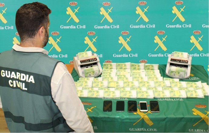 Imagen del dinero incautado en una operación contra una organización criminal dedicada a estafas "Rip Deal"