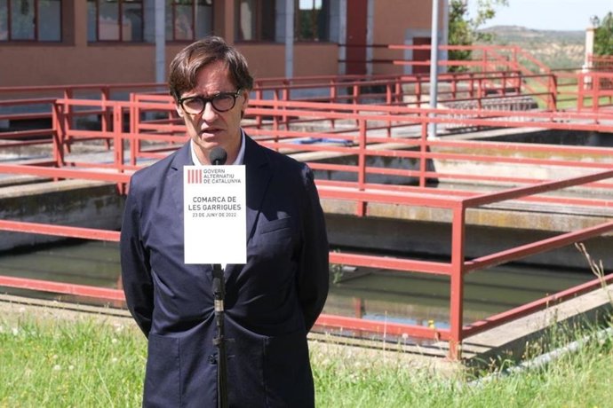 Salvador Illa (PSC) en una visita a la comarca de Les Garrigues (Lleida) por problemas de abastecimiento de agua.