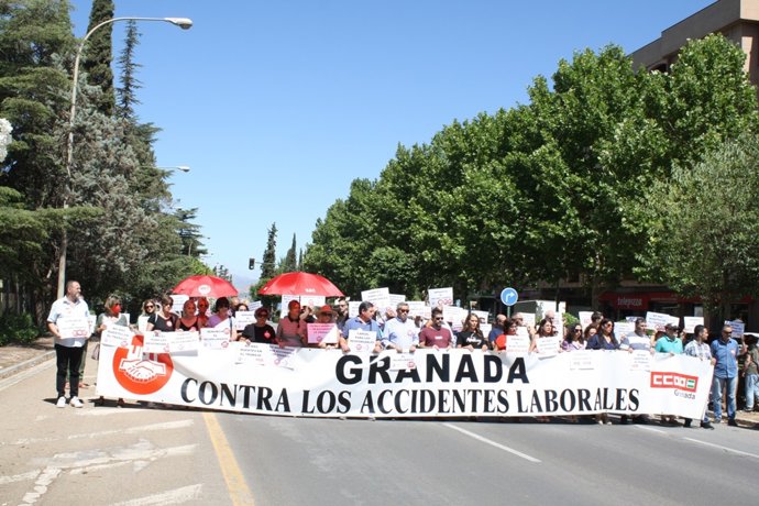 Concentración de sindicatos tras la muerte de un trabajador en Granada.
