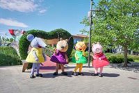 Puerto Venecia celebra el fin de curso con la visita de Peppa Pig y se suma también a la Noche en Blanco