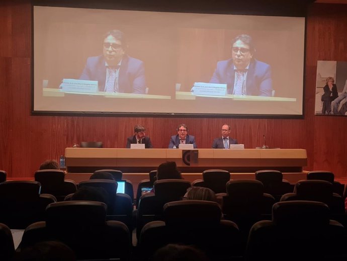 Inauguración del encuentro 'Salud de vanguardia en Extremadura: investigación e innovación' que ha tenigo lugar este jueves en el cCMI de Cáceres