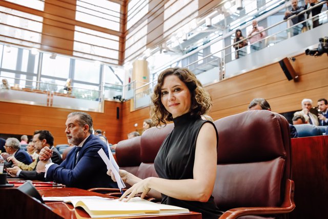 La presidenta de la Comunidad de Madrid, Isabel Díaz Ayuso, durante una sesión plenaria, en la Asamblea de Madrid, a 23 de junio de 2022, en Madrid (España). 