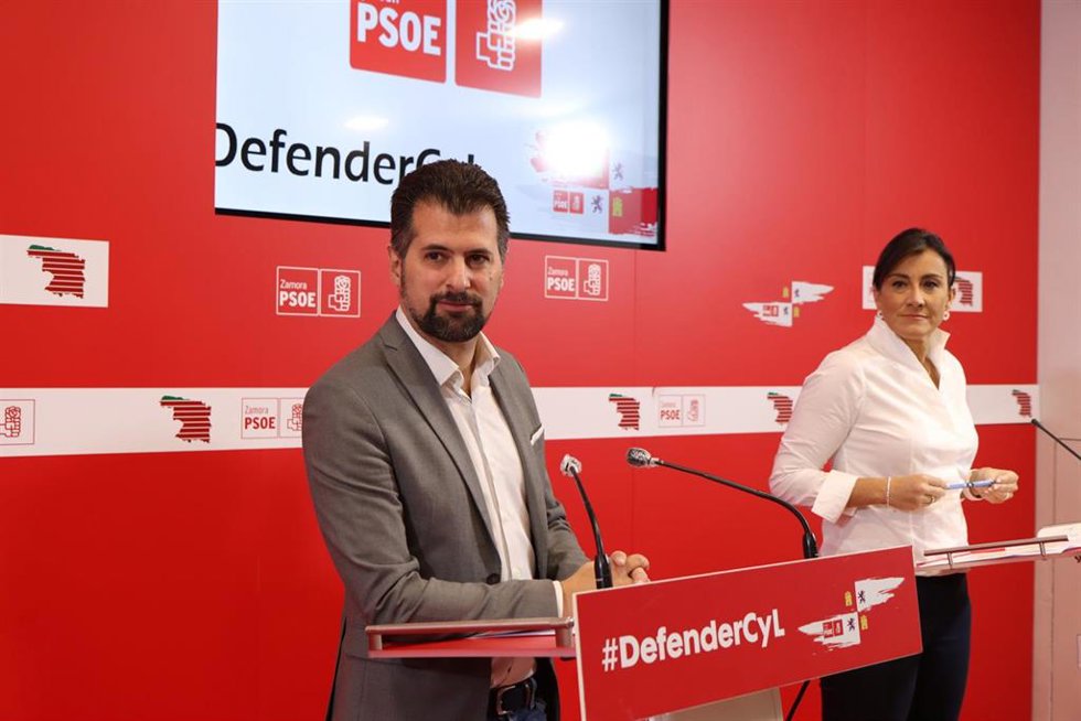 Tudanca y Ana Sánchez durante la rueda de prensa.