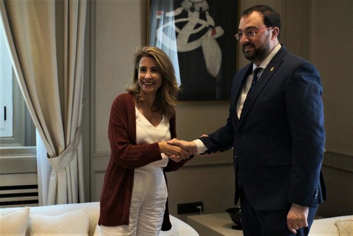 Reunión entre Adrián Barbón y la Ministra de Transportes, Raquel Sánchez.