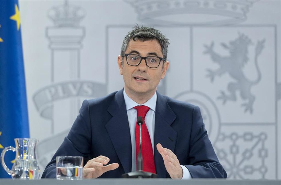 El ministro de la Presidencia, Relaciones con las Cortes y Memoria Democrática, Félix Bolaños, comparece después de su reunión con la consellera de la Presidencia de la Generalitat de Cataluña, en el Palacio de La Moncloa, a 22 de junio de 2022, en Madr