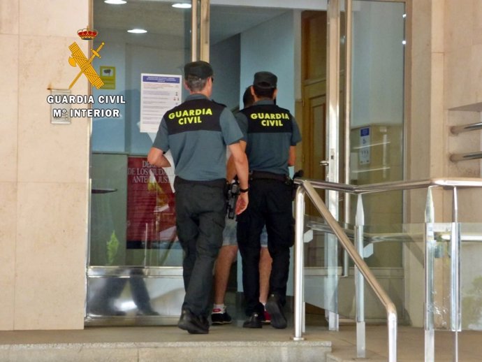 La Guardia Civil detiene al atracador de una Casa de Apuestas en Castuera.