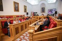 El pleno de Toledo aprueba una moción de apoyo a la alcaldesa tras ser declarada persona non grata en Murcia