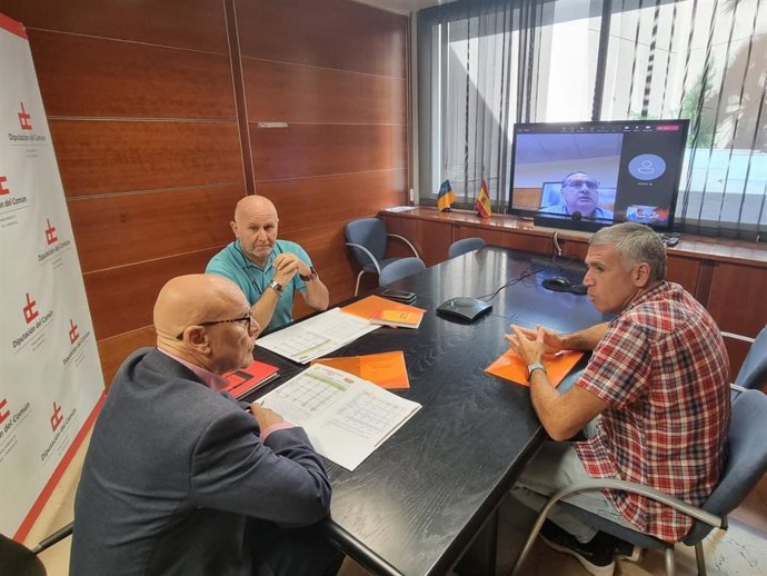 El Diputado del Común, Rafael Yanes, se reúne con representantes del grupo de Docentes de Canarias-Insucan (DCI)