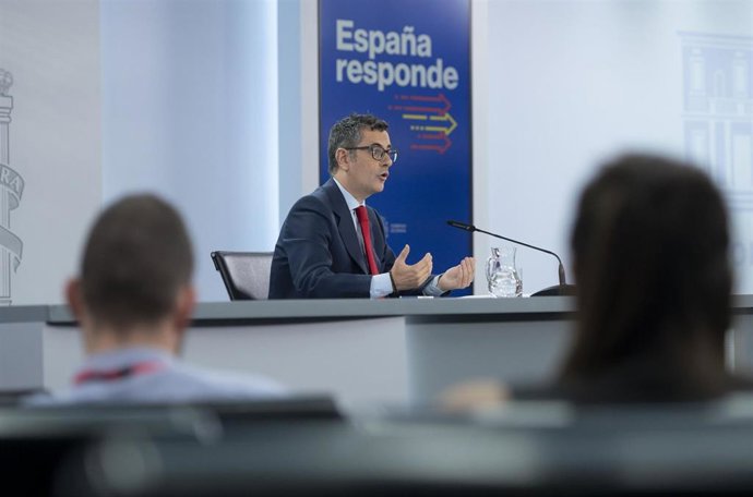 El ministro de la Presidencia, Relaciones con las Cortes y Memoria Democrática, Félix Bolaños, comparece después de su reunión con la consellera de la Presidencia de la Generalitat de Cataluña, en el Palacio de La Moncloa, a 22 de junio de 2022.