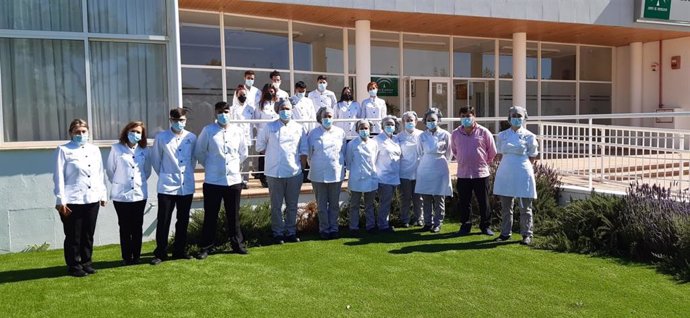 Alumnos del Itinerario formativo de Camareros de Sala de la Escuela de Hostelería de Islantilla.