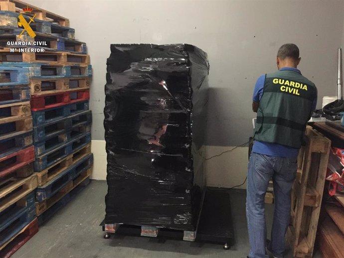 La Guardia Civil interviene 3,5 toneladas de hachís en un almacén del puerto de Ceuta