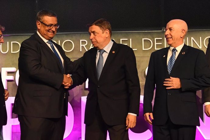 El ministro de Agricultura, Luis Planas, y el presidente de Interporc, Alberto Herranz