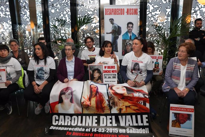 Archivo - 09 March 2019, Spain, Madrid: Relatives of the missing persons in spain hold placards and a banner during an Informative breakfast for Paco Molina who has been missing since 2015. The meeting orgnized by the European Foundation for Missing Per